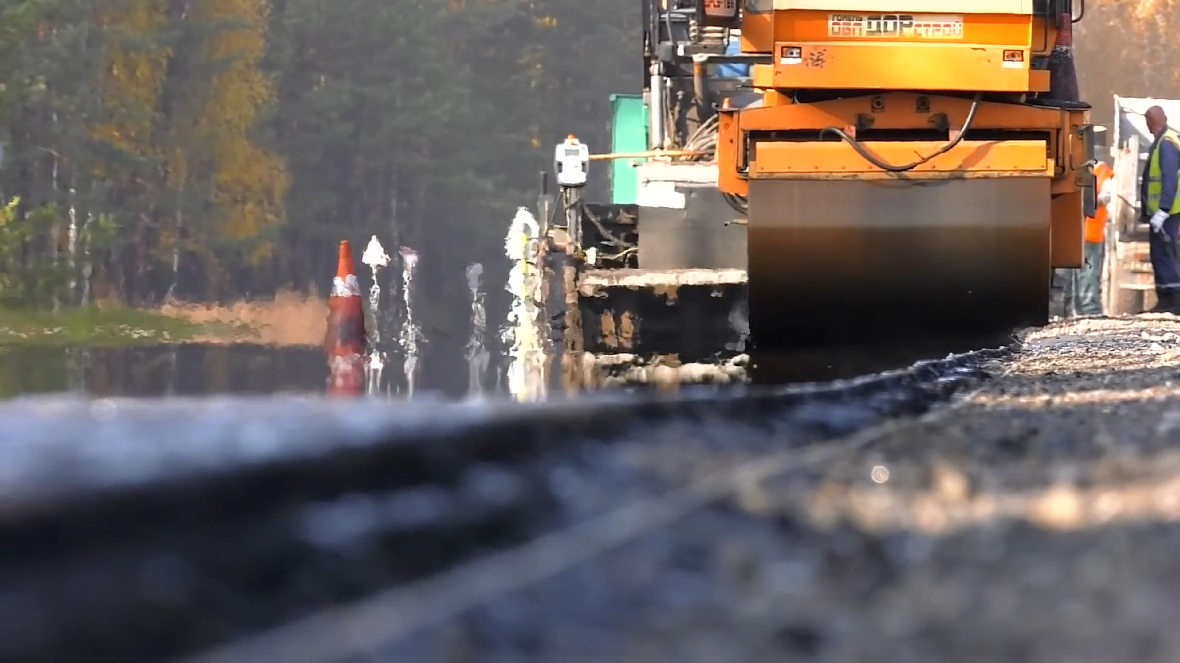 Roller compacts asphalt in Belarus